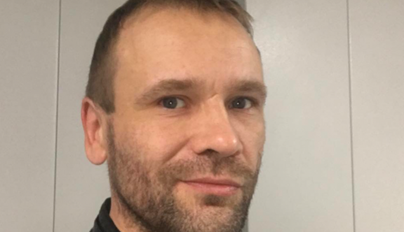 В России известный ведущий впал в кому после алкогольного отравления