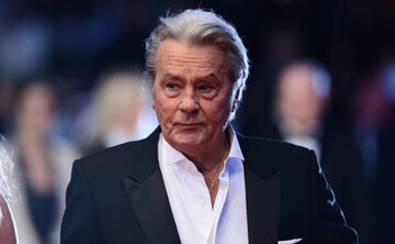 Легендарного Алена Делона экстренно госпитализировали