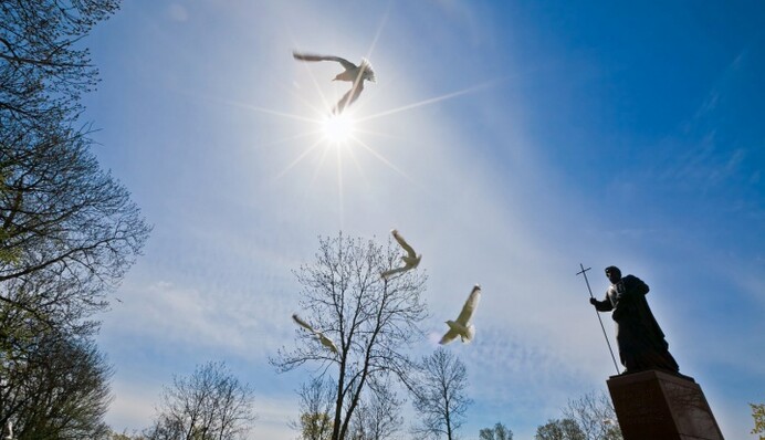 День Святого Духа и именины Петра: какой праздник 17 июня