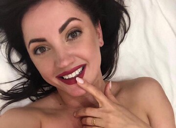 Обнаженная Оля Цибульская вызвала споры откровенным фото