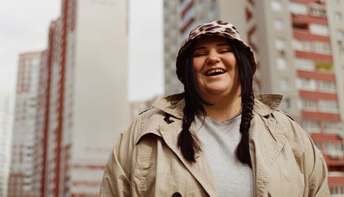 Хип-хоп-звезда Alyona Alyona забавно потроллила свою пышную комплекцию