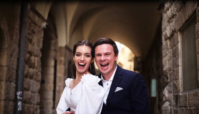 Дмитрий Комаров похвастался необычным сюрпризом от молодой красавицы-жены