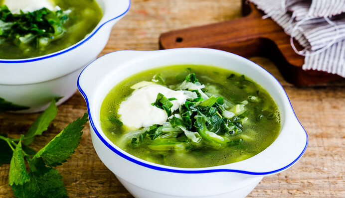 Летний суп с крапивой: простой рецепт витаминного блюда