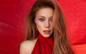 Тина Кароль в красном очаровала поклонников эффектной внешностью