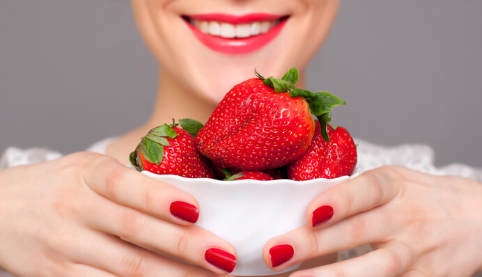 Маска из клубники: как просто и с пользой увлажнить кожу лица