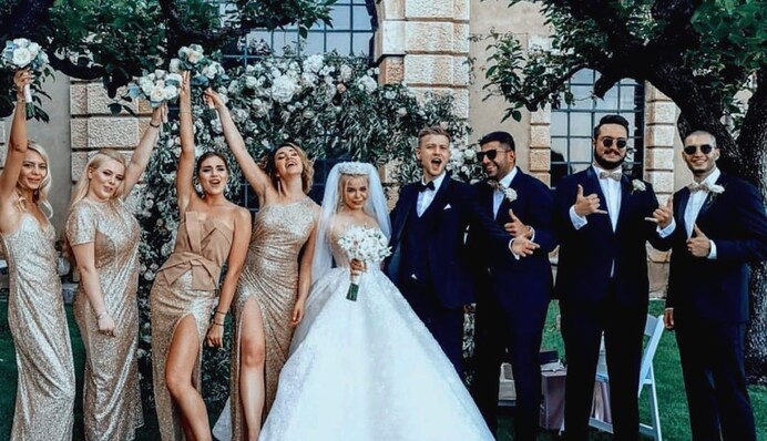 Украинская певица в день пышной свадьбы сменила четыре платья: фото