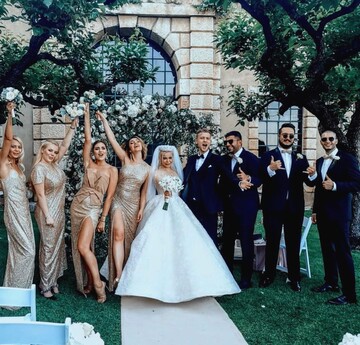 Украинская певица в день пышной свадьбы сменила четыре платья: фото