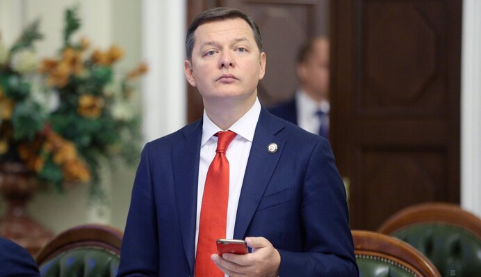 Олег Ляшко пришел в Раду с собакой - дворняжным принцем: видео