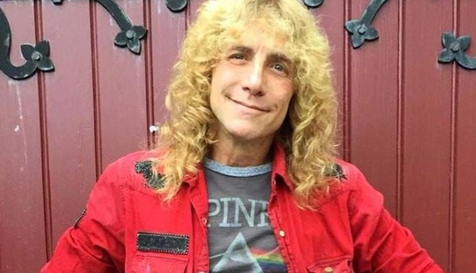 Музыкант группы Guns N' Roses попал в больницу с ножевым ранением