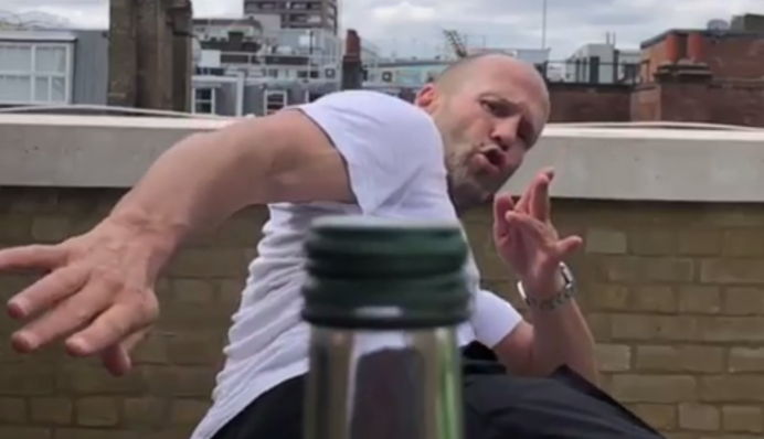 Открути крышку ногой: звезды массово участвуют в новом необычном флешмобе