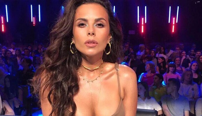 Настя Каменских удивила откровенным видом на сцене: на этот раз в недоумении даже фаны