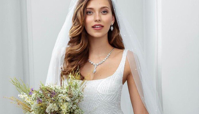 Регіна Тодоренко у весільному міні знялася для обкладинки глянцю