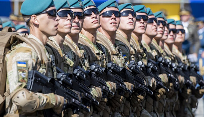 Скасувати не можна залишити: що думають військові про парад на День незалежності