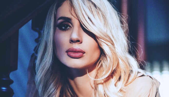 Голое фото Лободы в Instagram: модель обвинила певицу в краже, но та удаляет ее жалобы