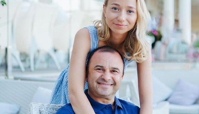 Молода кохана Віктора Павлика показала миле спільне фото