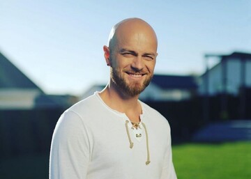 Влад Яма показався з довгим волоссям: таким шанувальники його ще не бачили