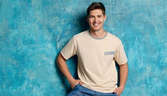 Український телеведучий зняв яскраву пародію на зірок, які йдуть в політику: веселе відео