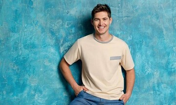 Український телеведучий зняв яскраву пародію на зірок, які йдуть в політику: веселе відео