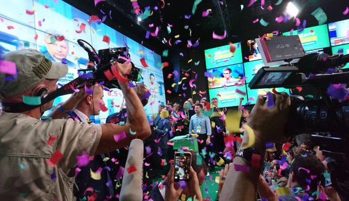 Однопартийное большинство в Раде: первые итоги выборов, фото и видео