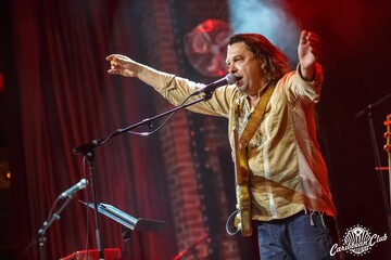 Тарас Чубай та гурт 