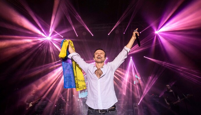 Мурашки по коже: сеть впечатлило массовое исполнение гимна Украины на концерте Вакарчука