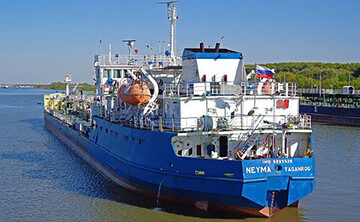 Затримання російського танкера, який блокував українських моряків: всі подробиці