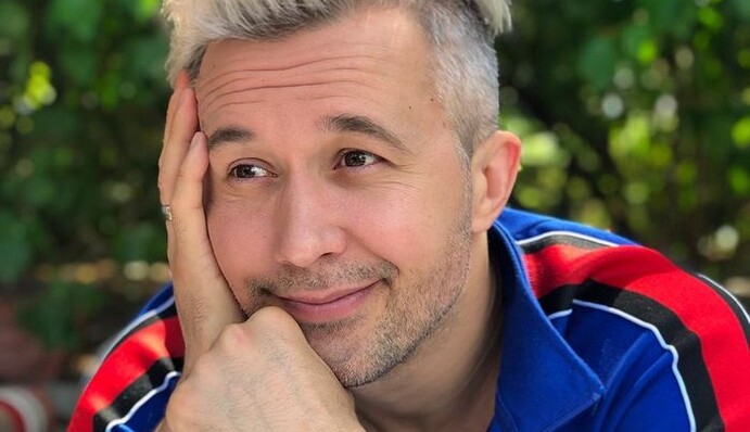 Сколько любви и нежности: Бабкин умилил фанов пением новорожденному сыну