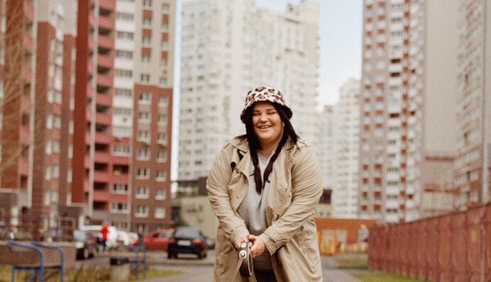 Реп-зірка Alyona Alyona показала, якою була в дитинстві: фани намагаються вгадати її вік на фото