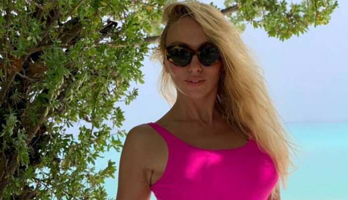 Полякова повністю роздяглася перед незнайомцем і викупалася голяка