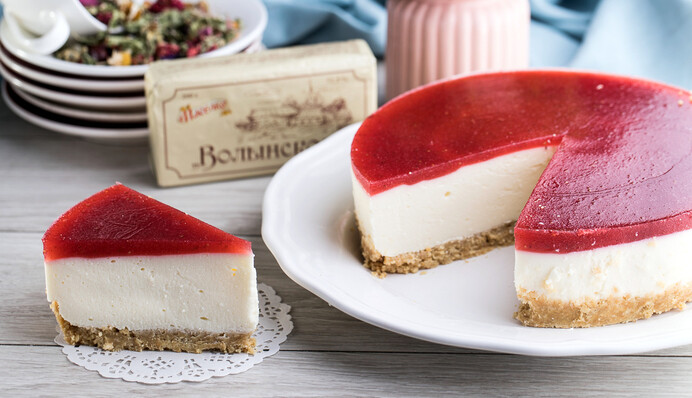 Готовим дома творожно-клубничный торт: простой пошаговый рецепт без выпечки