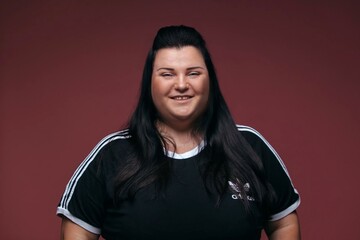 Alyona Alyona випустила яскравий кліп на автобіографічний трек 