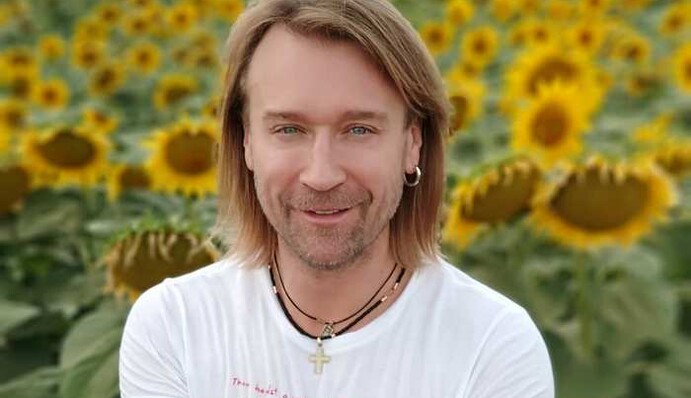 Постер з 80-х: Олег Винник потішив мережу архівним фото з юності