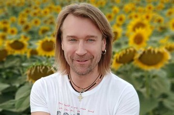 Постер з 80-х: Олег Винник потішив мережу архівним фото з юності