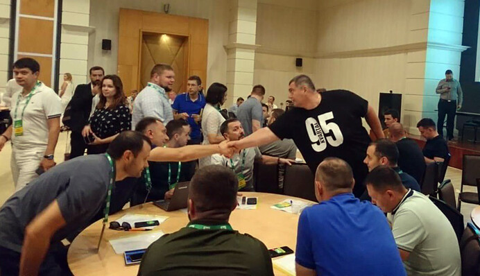 В халатах не ходить: как депутаты 