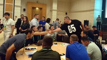 В халатах не ходить: как депутаты "Слуги народа" учатся на известном курорте