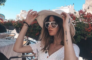 Напівоголена Дорофєєва похвалилася відпочинком на розкішній яхті