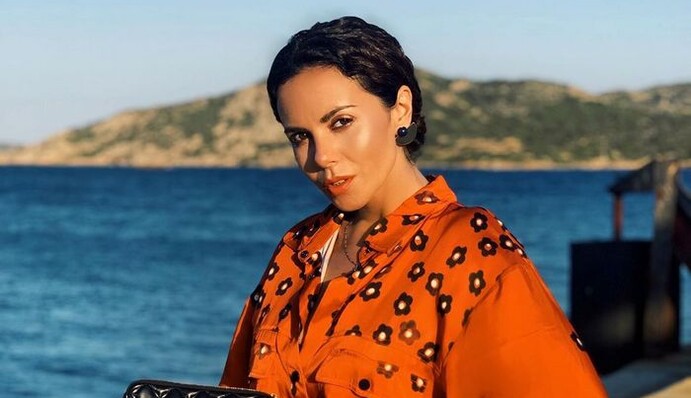 Такая смешная: сеть позабавил неудачный кадр с медового месяца Насти Каменских