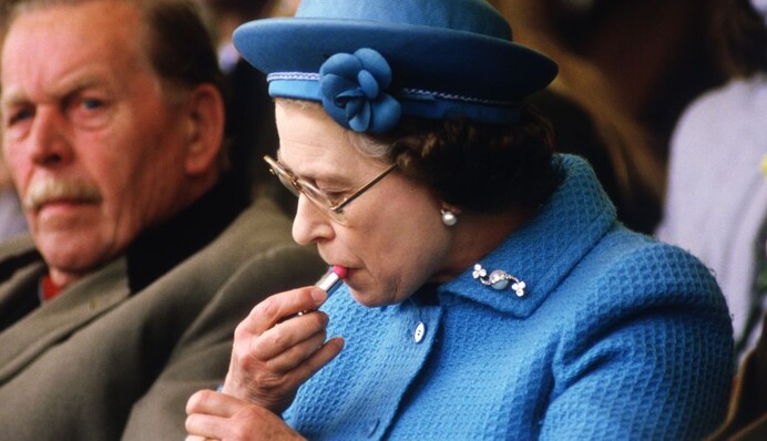 Королева Єлизавета роками не змінює улюбленої косметики, і її ціни вас здивують