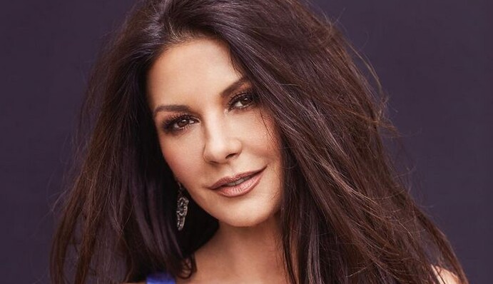 Голливудская актриса Кэтрин Зета-Джонс выгуляла вышиванку украинского дизайнера: фото