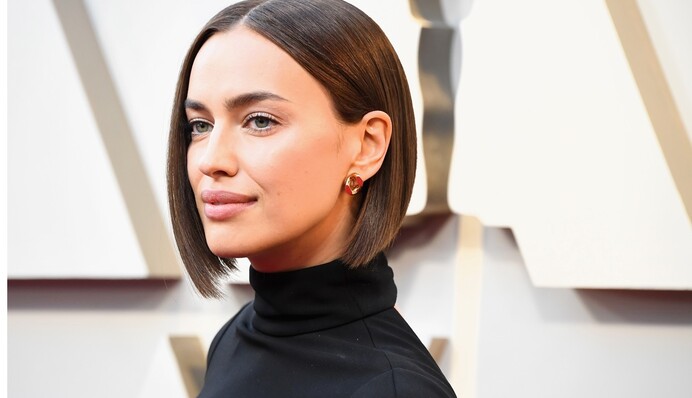 Vogue потроллил на обложке модель Ирину Шейк: шутка оказалась удачнее оригинала