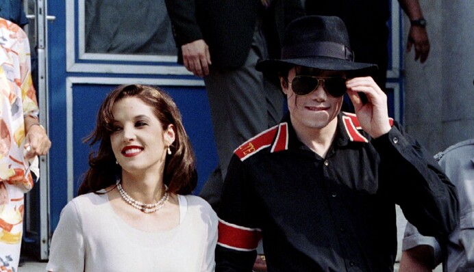 Секс для галочки: покоївка розповіла про стосунки Майкла Джексона з дочкою Елвіса Преслі