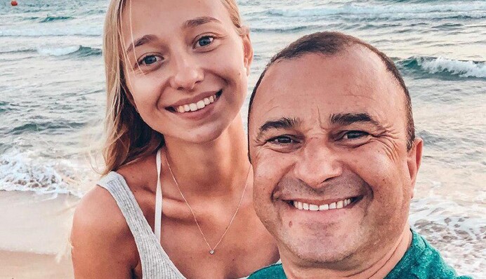 Віктор Павлик з новою коханою прикрасили обкладинку журналу: фото