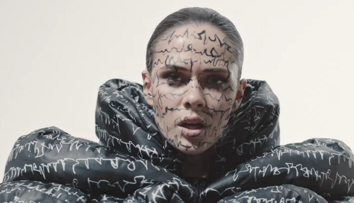 Голливуд отдыхает: солистка The Hardkiss впечатлила сеть образами в новом лирик-видео