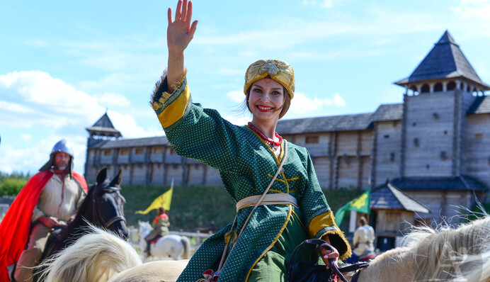 Гра в козлодерство під Києвом: яскраві фото епічного фестивалю