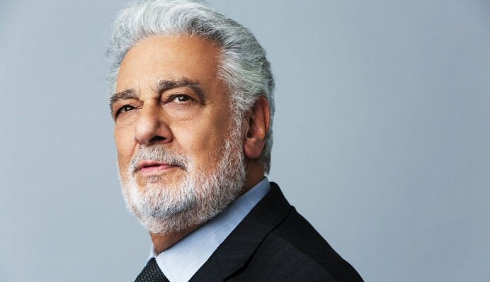 Знаменитого певца и лауреата 