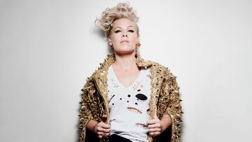 Співачка Pink з'явилася на сцені в наряді українського бренду: фото