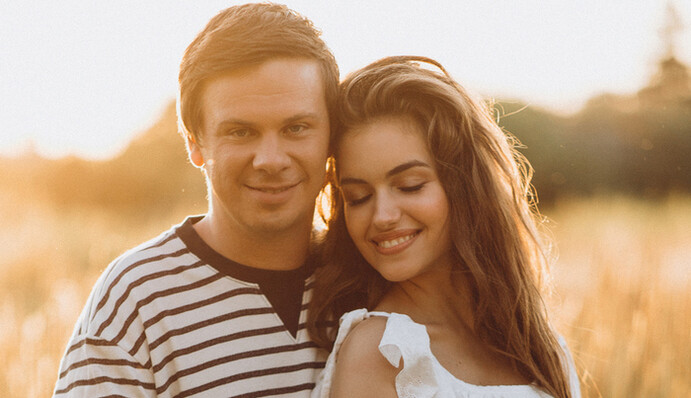 Підкорив з перших днів: дружина Комарова зізналася, як телеведучий завоював її серце