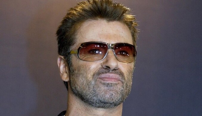 В Британии продали дом, в котором умер Джордж Майкл: поклонники певца боролись до последнего