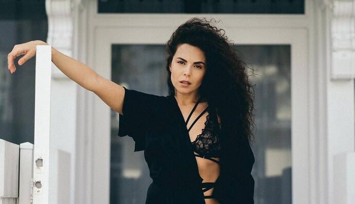 Настя Каменських влаштувала пікантну фотосесію в мереживній білизні: думки фанатів розділилися