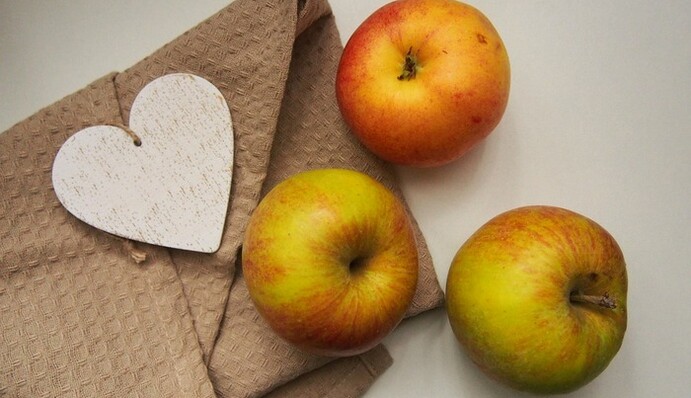 Найкращі привітання з Яблучним Спасом: листівки, вірші, проза та відео